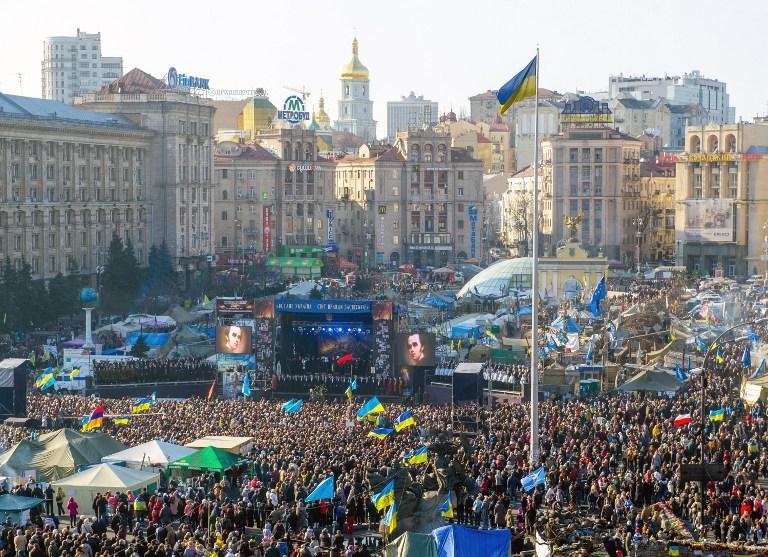 Milhares de pessoas participaram de um protesto em Kiev pela soberania do pa&iacute;s