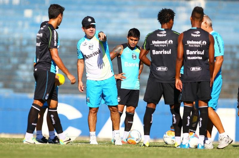 Enderson poder&aacute; fazer testes para o jogo da Libertadores