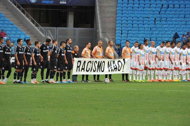 Jogadores se unem contra racismo