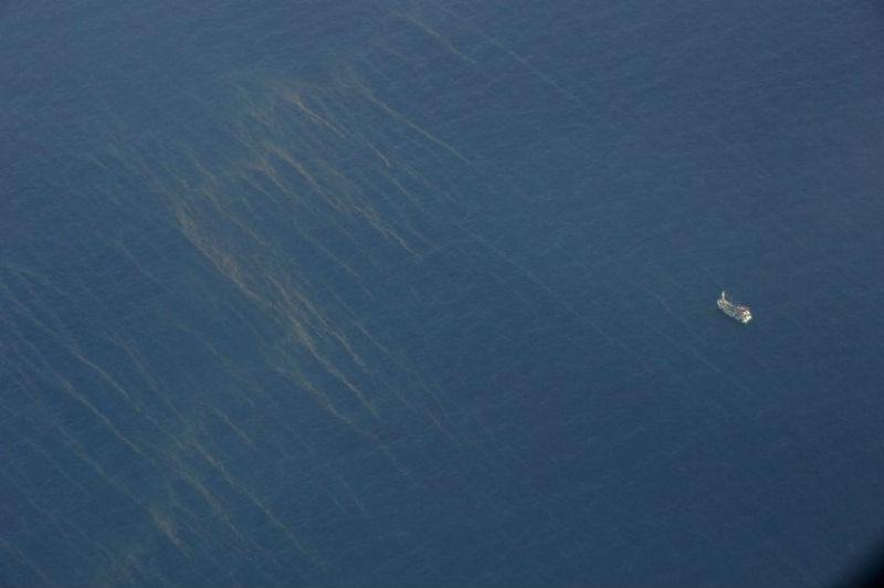 Mancha de &oacute;leo seria &uacute;nica pista de avi&atilde;o desaparecido 
