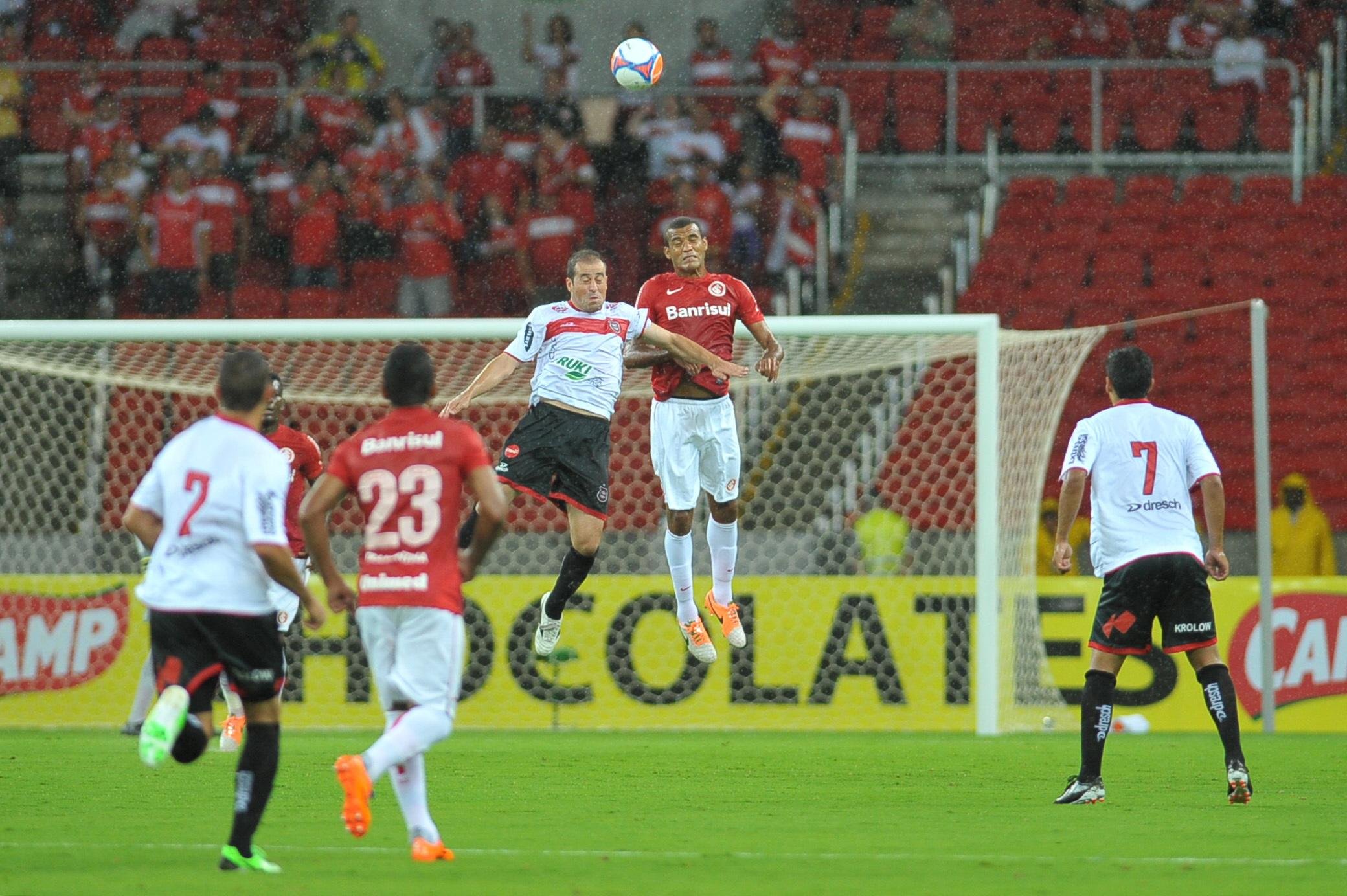 Zagueiro Ernando segue no time titular com aus&ecirc;ncia de Juan