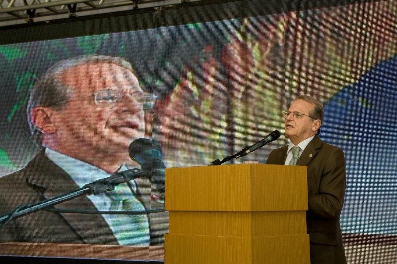 Tarso projeta PIB ga&uacute;cho tr&ecirc;s vezes superior ao nacional em 2013