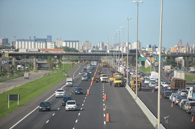 Ainda haver&aacute; bloqueios para coloca&ccedil;&atilde;o da ilumina&ccedil;&atilde;o e barras de concreto