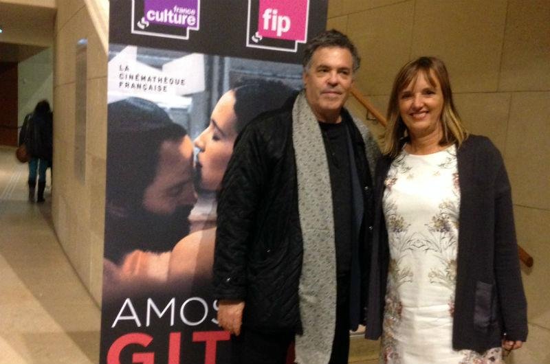 &Agrave; direita da foto, Luciana Tomasi e o diretor franco-israelense