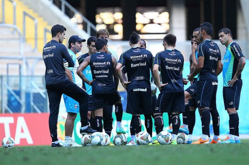 Enderson passa orienta&ccedil;&otilde;es antes de enfrentar o Newell`s