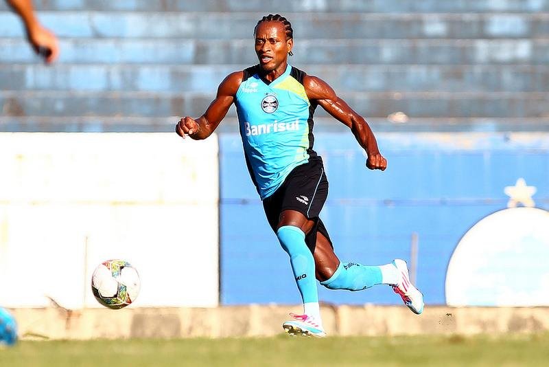 Z&eacute; Roberto ressalta import&acirc;ncia do jogo desta noite