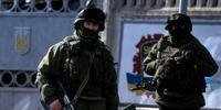 Homens armados cercam a base militar ucraniana