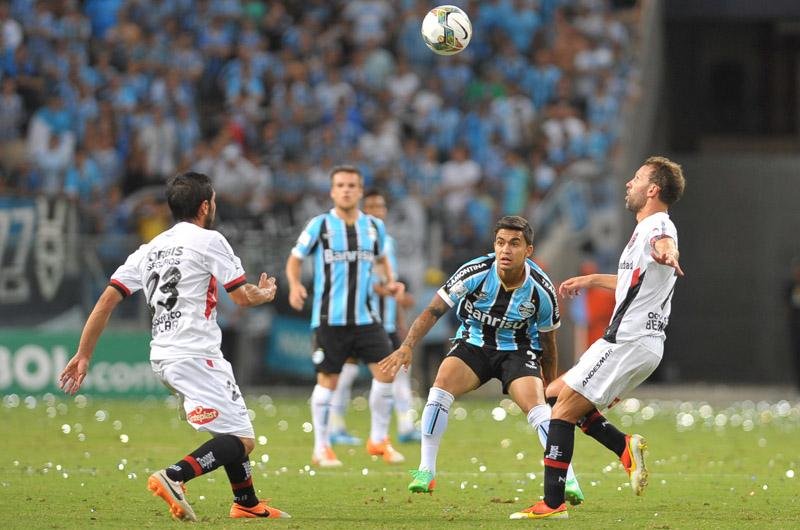 Empate mant&eacute;m lideran&ccedil;a do Gr&ecirc;mio