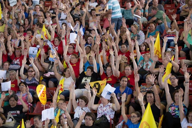 Professores estaduais decidem entrar em greve por tr&ecirc;s dias