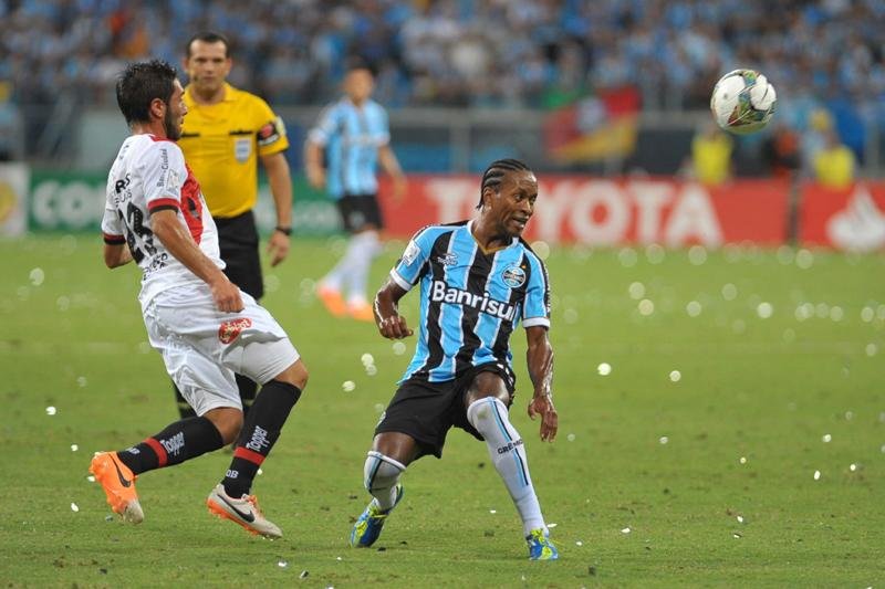 Z&eacute; Roberto desfalcar&aacute; Gr&ecirc;mio no pr&oacute;ximo m&ecirc;s
