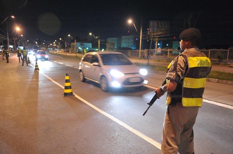 PMs fizeram barreiras policiais e a&ccedil;&otilde;es de patrulha nas ruas de Porto Alegre