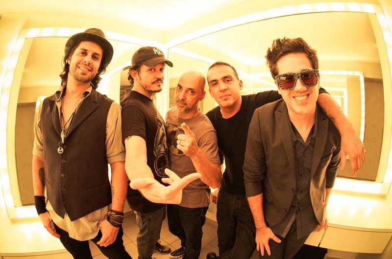 Banda toca na Pra&ccedil;a da Sociedade Amigos da Praia de Torres, &agrave;s 21h