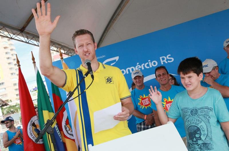 Campe&atilde;o ol&iacute;mpico Gustavo Endres fez o juramento dos atletas