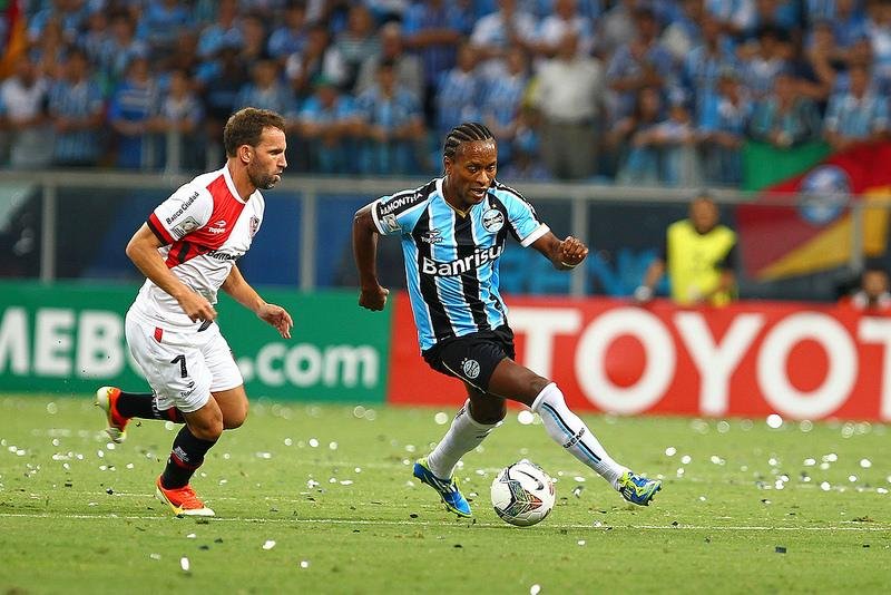 Les&atilde;o sofrida com o NOB deixa Z&eacute; Roberto 30 dias afastado