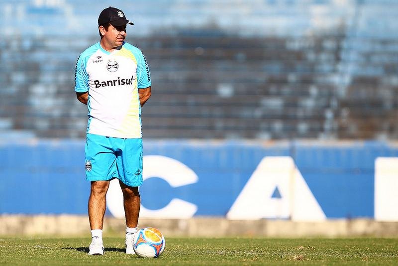 Enderson ir&aacute; aproveitar partida para observar substituto de Z&eacute;