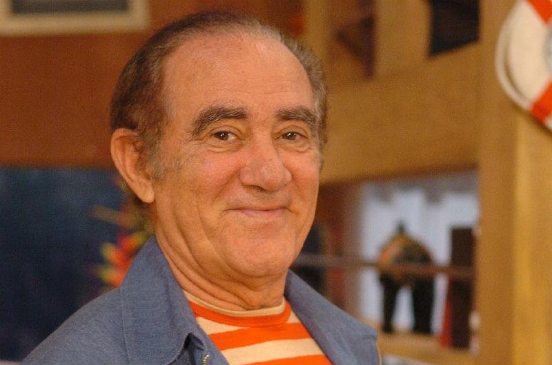 Humorista famoso pelo personagem Didi foi internado no Rio