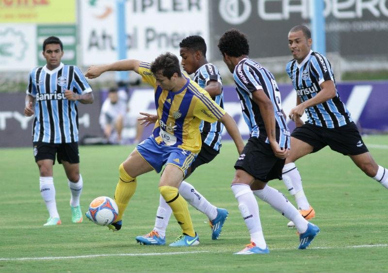 Gr&ecirc;mio encara Pelotas no Est&aacute;dio do Vale
