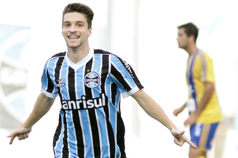Deretti marcou dois e disse que est&aacute; preparado para defender o Gr&ecirc;mio