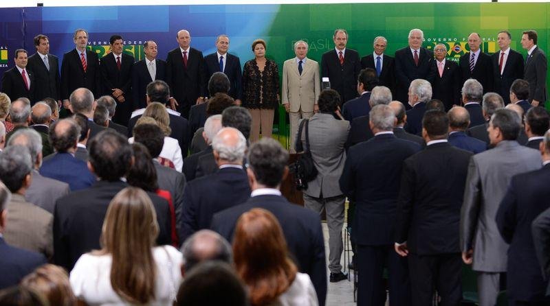 Dilma empossa seis ministros e cita desafios para 2014 