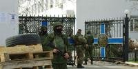 Milicianos pró-Moscou ocupam sede da Marinha ucraniana