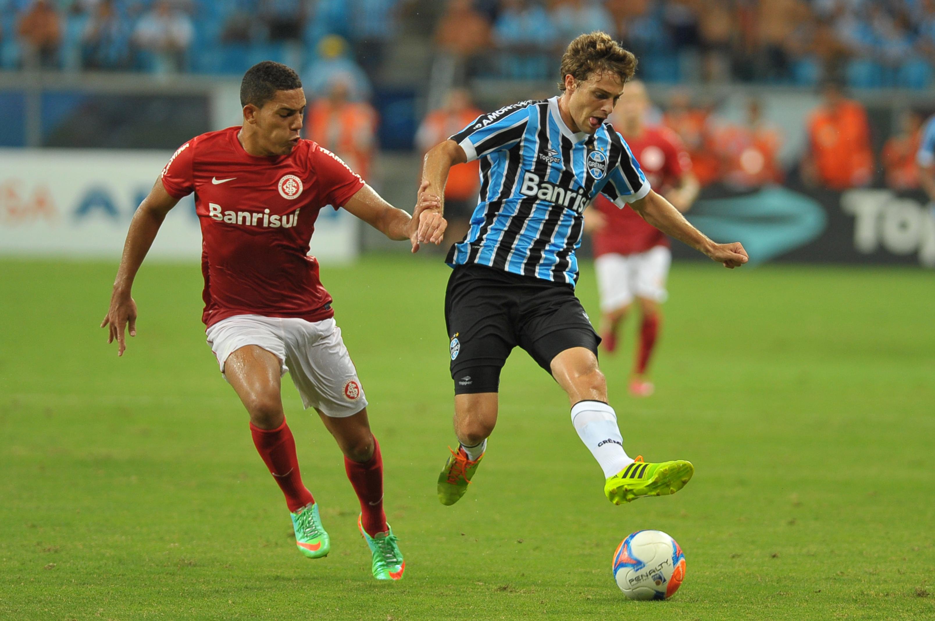 Gilberto brincou reclamando que advers&aacute;rio r&aacute;pidos caem sempre do seu lado