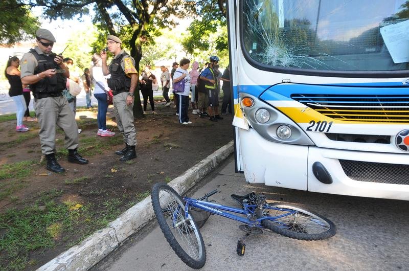 Acidente ocorreu na avenida &Eacute;rico Ver&iacute;ssimo, em Porto Alegre