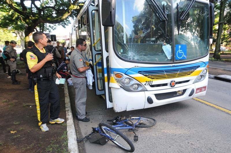 Ciclista de 21 anos morreu atropelada por &ocirc;nibus