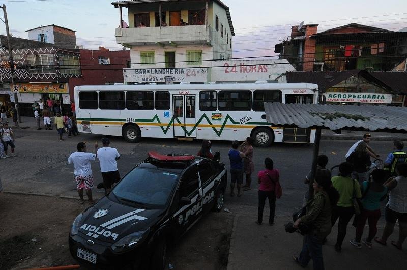 Jovem morre atropelada por &ocirc;nibus em Porto Alegre