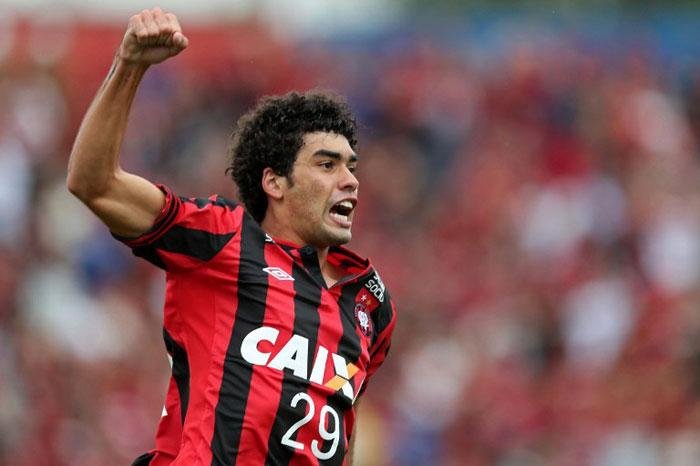 Atl&eacute;tico-PR goleia o Universit&aacute;rio do Peru na Libertadores
