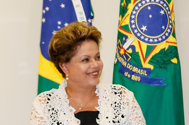 Dilma aparece com 43% das inten&ccedil;&otilde;es de voto