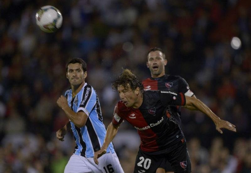 Heinze foi titular nos dois jogos contra o Gr&ecirc;mio