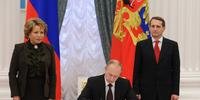 Assinatura ocorreu numa cerimônia no Kremlin
