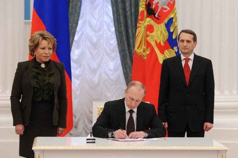 Assinatura ocorreu numa cerim&ocirc;nia no Kremlin