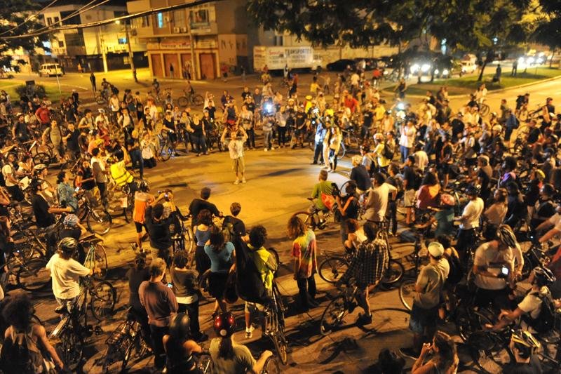 Grupo faz pedalada para denunciar dois atropelamentos fatais dessa quinta-feira