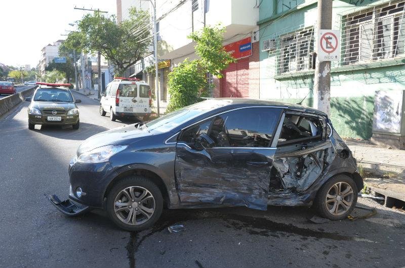 Ve&iacute;culo foi recolhido