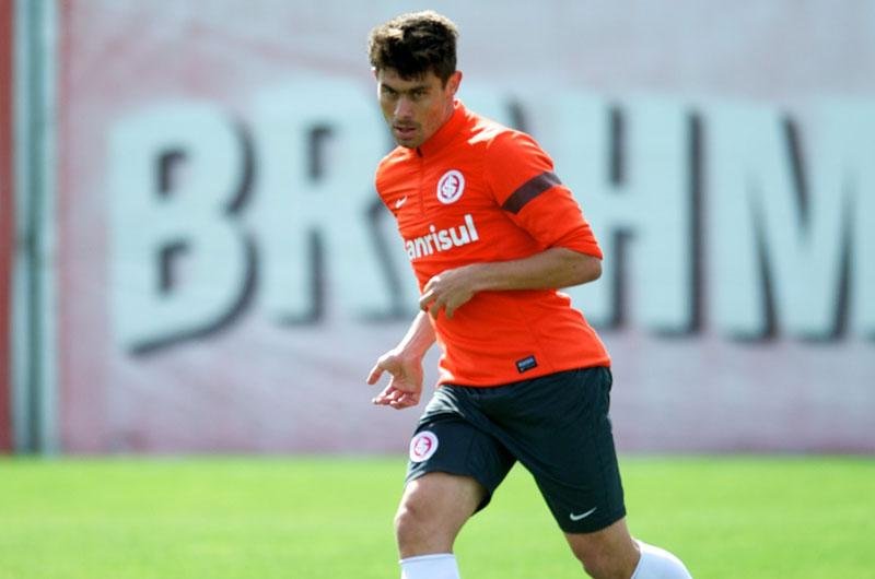 Alex critica futebol do Catar e conta que ainda espera por pagamentos
