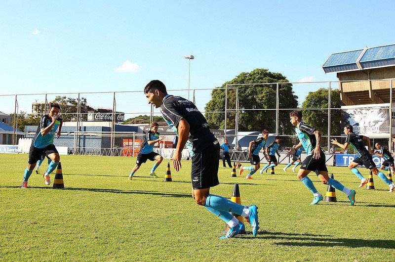 Gr&ecirc;mio se reapresenta e faz trabalho leve