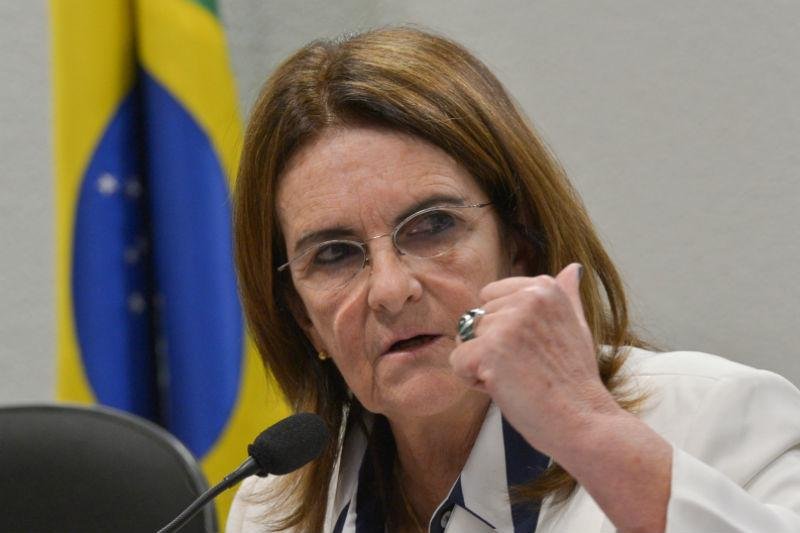 Presidente da Petrobras e ministro de Minas e Energia explicar&atilde;o aos parlamentares neg&oacute;cio envolvendo estatal
