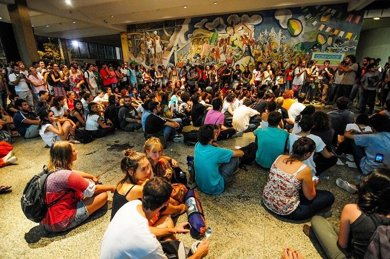 UFSC repudia a&ccedil;&atilde;o de policiais na universidade