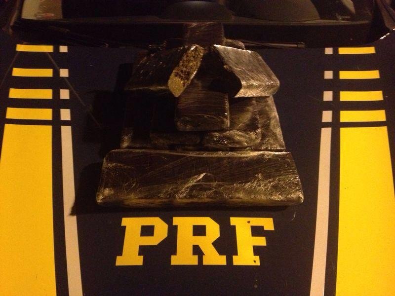 PRF apreende 8kg de maconha na freeway, em Gravata&iacute;