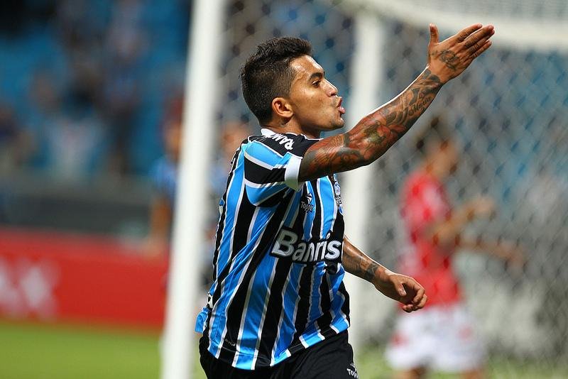 Gr&ecirc;mio bate Brasil-Pel por 2 a 1 e est&aacute; na final do Gauch&atilde;o