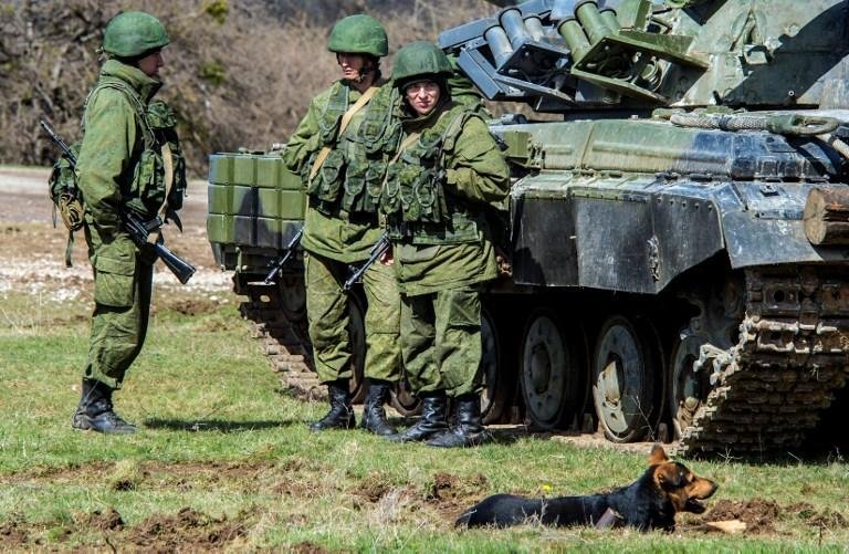  R&uacute;ssia colocou 100 mil militares ao longo da fronteira com o pa&iacute;s