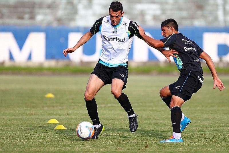 Zagueiro Rhodolfo cobra cuidados fora do campo