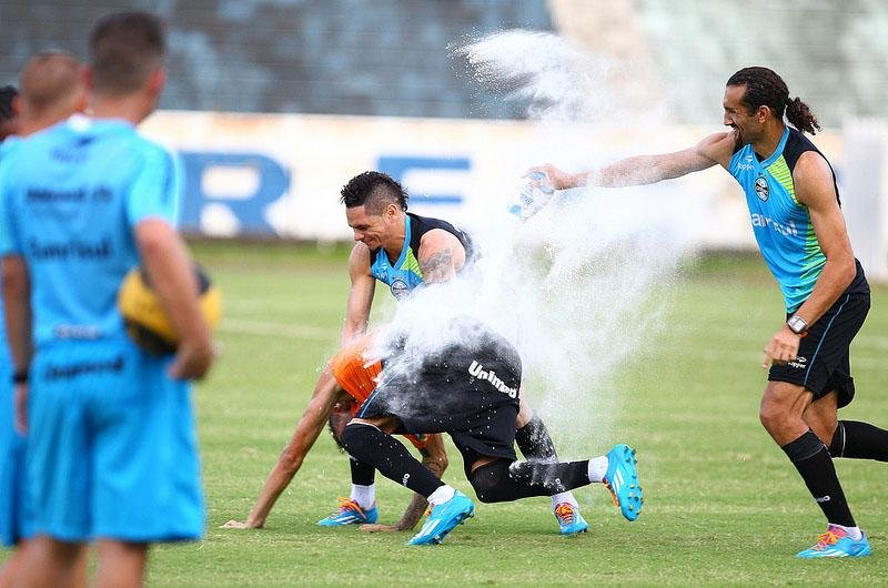 Luan completou 21 anos e levou ovo e farinha