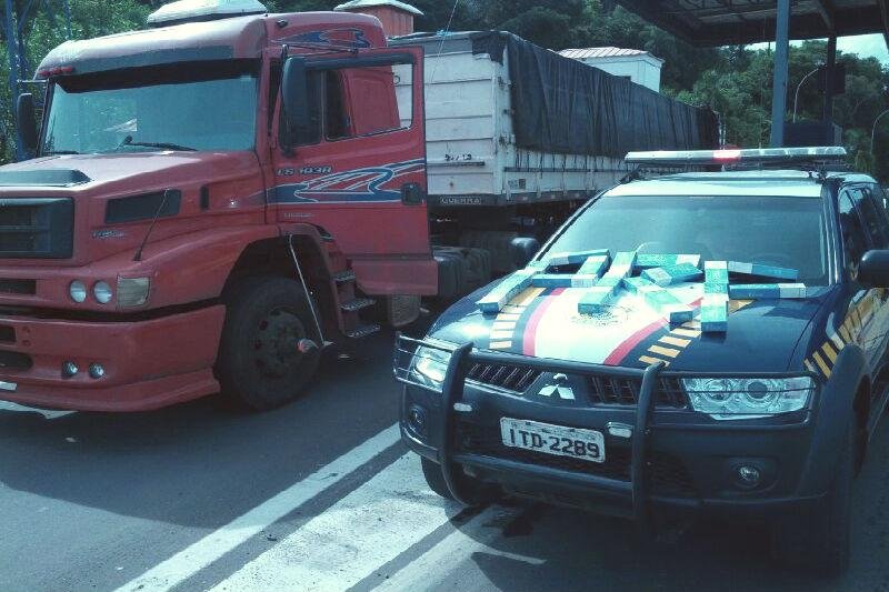 Motorista de caminh&atilde;o disse ter recebido R$ 3 mil para transportar contrabando