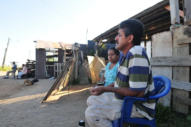 Jesus Severo Desid&eacute;rio e a esposa, Regina, est&atilde;o preocupados com a falta de informa&ccedil;&atilde;o 