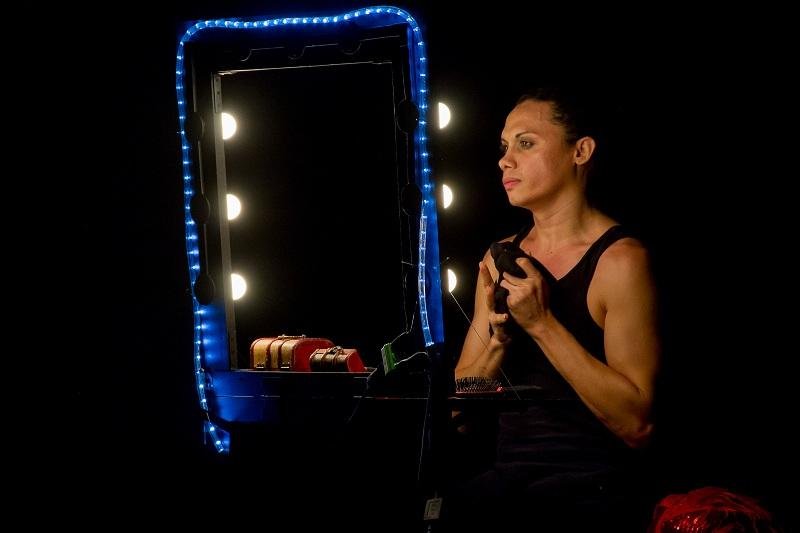 Silvero Pereira estrela o espet&aacute;culo que ser&aacute; apresentado at&eacute; domingo no Festival de Curitiba