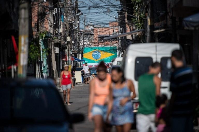 Moradores pedem melhorias sociais ap&oacute;s ocupa&ccedil;&atilde;o no Rio