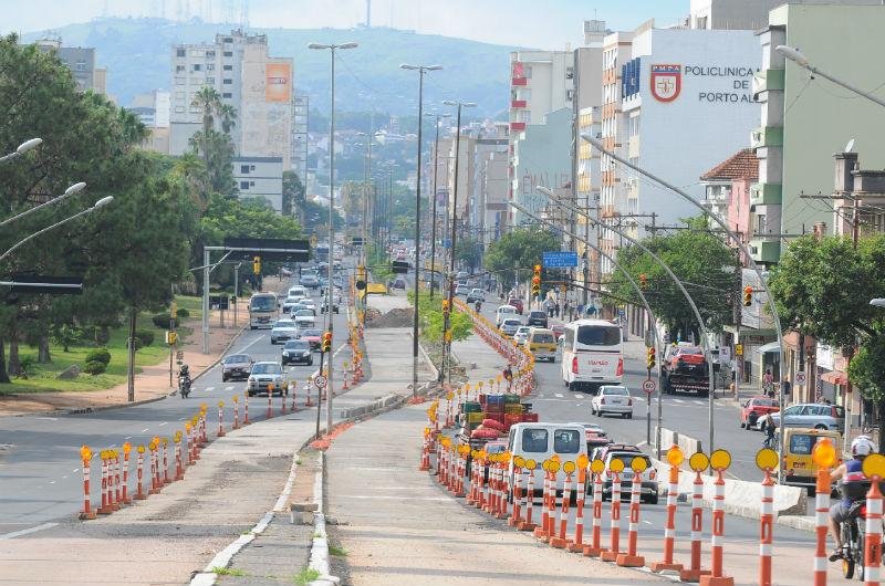 Corredores para tr&aacute;fego r&aacute;pido de &ocirc;nibus devem come&ccedil;ar a operar em 2015