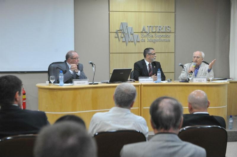 Magistrados debatem Golpe de 1964 na Ajuris